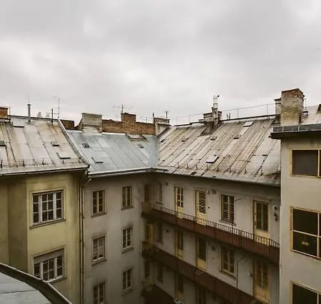 Comedy Apartment *