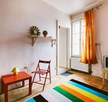 Comedy Apartment *